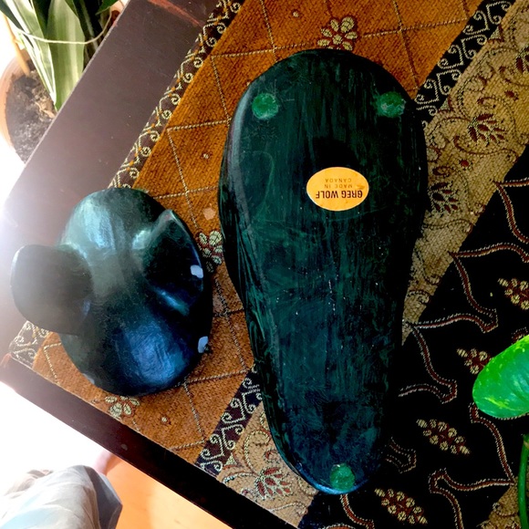 Vintage Greg Wolf Stone Carving (some chips as shown in photo) with abalone eyes - Picture 2 of 3